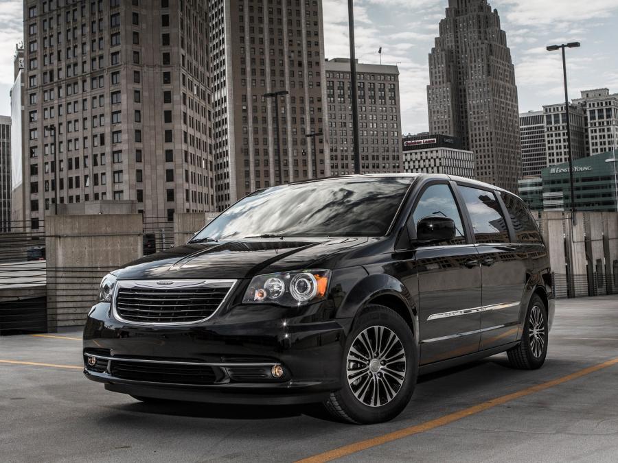  Chrysler Town & Country S 2012 года  (фото 1 из 9)